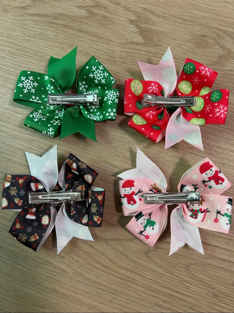 7 Kids Hair Bow Set for Christmas-Holiday Bows, Santa, Hat Clip Hair accessories